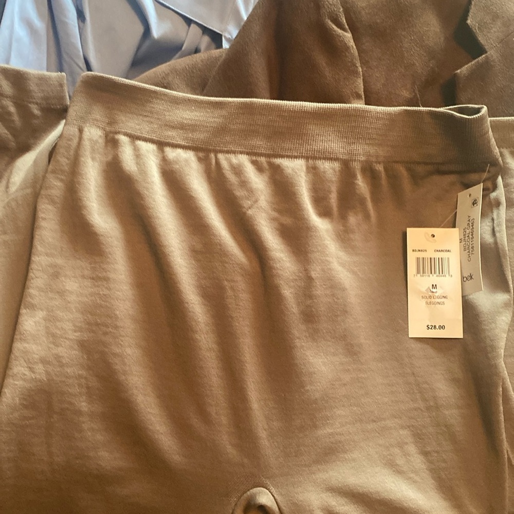 NWT Medium leggings